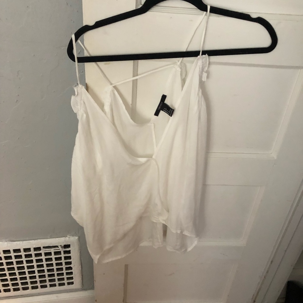 White top unattached sleeves